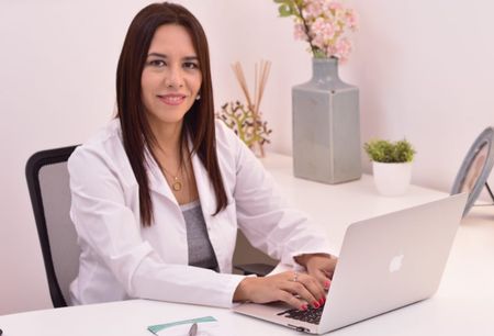 online-laura-1